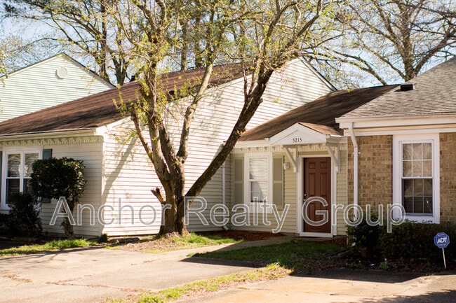 Photo - 5215 Condor St