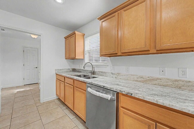 Photo - Fully remodeled 3-Bedroom located in Rogers  with Granite countertops