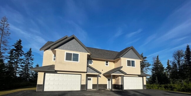 Building Photo - 1529 Pey Dr Unit 2