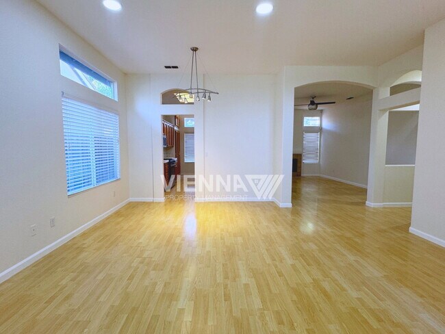 Photo - 2736 Genesee Dr
