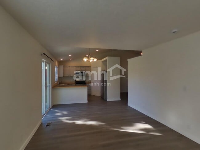 Photo - 495 E Whitbeck St