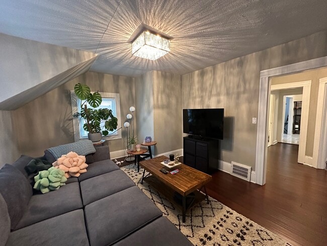 Photo - 1425 Hopkins Ave