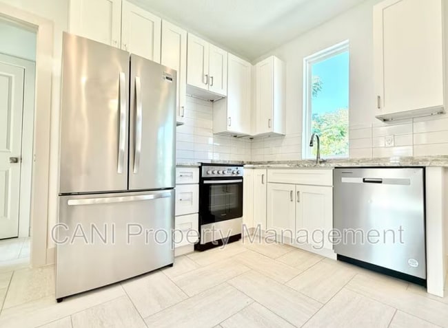 Photo - 728 Ellwood Ave Unit B