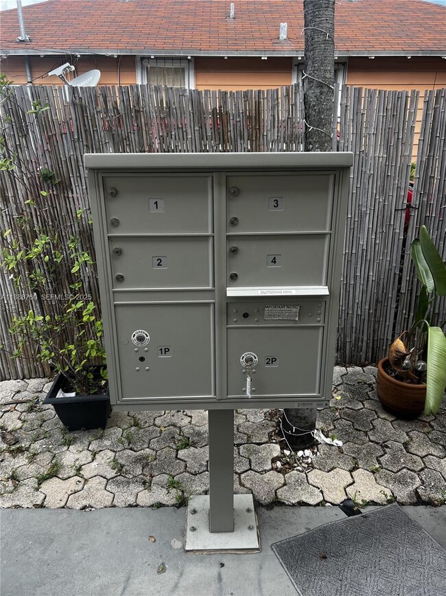 Photo - 619 SW 11th Ave Unidad 2