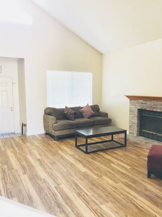 Photo - 3 Bedroom 2.5 Bath House in M Section of Rohnert Park - SSU Students Welcome