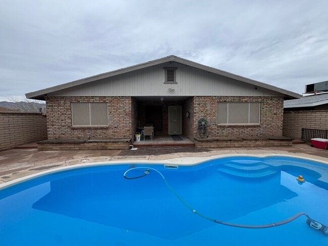 Photo - 3Br 3Ba House with Pool Across- RIVERFRONT with Balcony Observation Deck