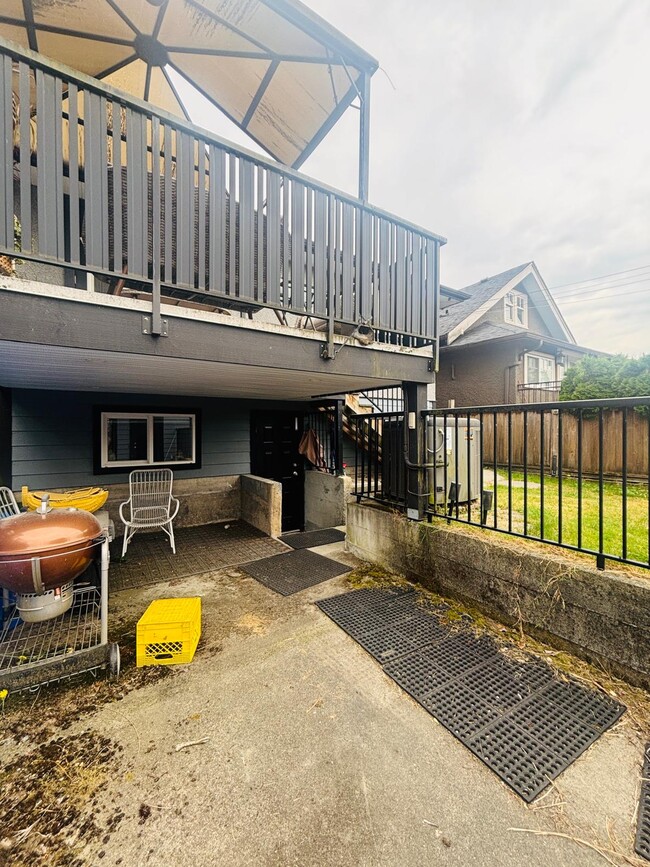 Photo - 2629 6th Av E