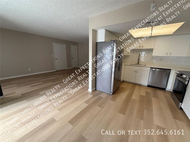 Photo - 137 SE 13th Ave