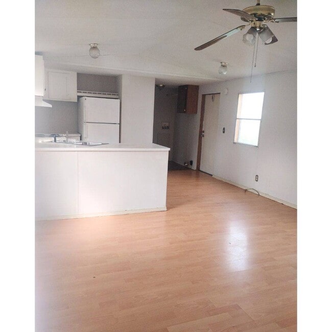 Building Photo - 2301 Parrott Dr Rental