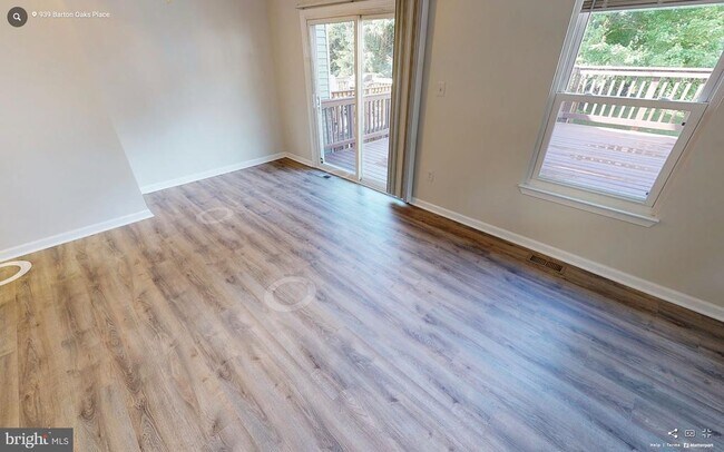 Photo - 939 Barton Oaks Pl