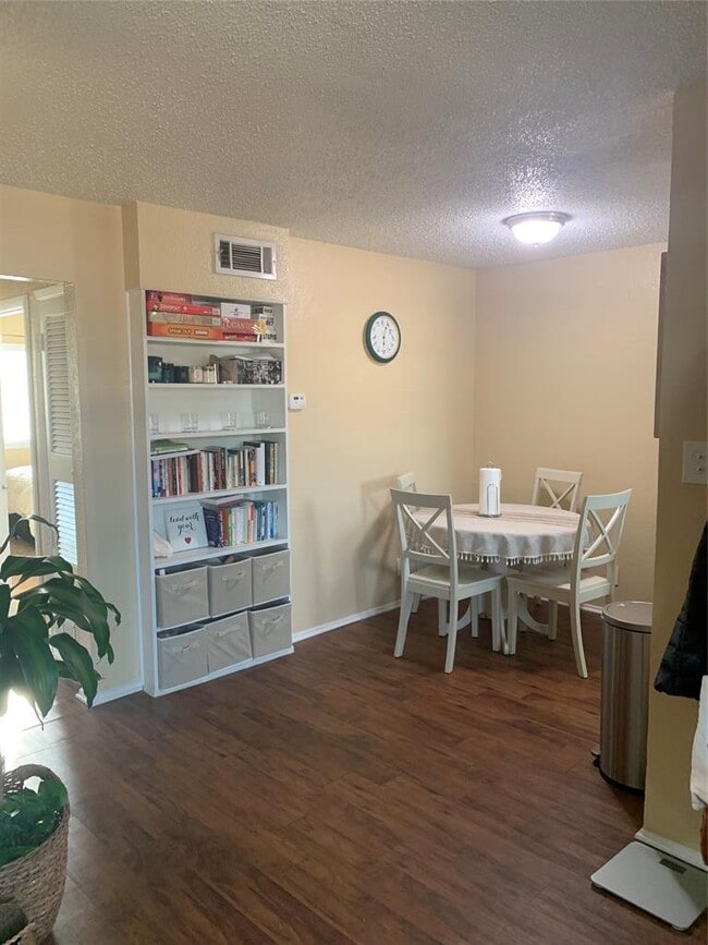 Photo - 2401 Manor Rd Unit 218