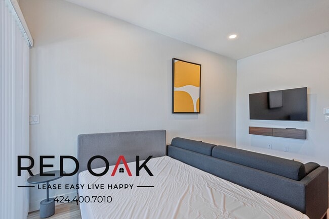 Building Photo - 7810 Topanga Canyon Blvd Unit 240C