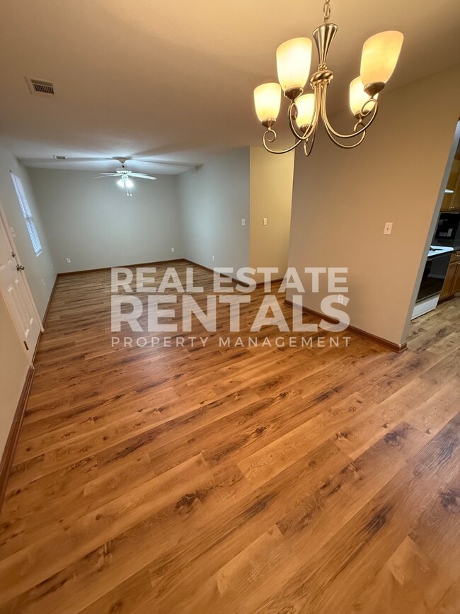 Photo - 1835 Elwyn Ave