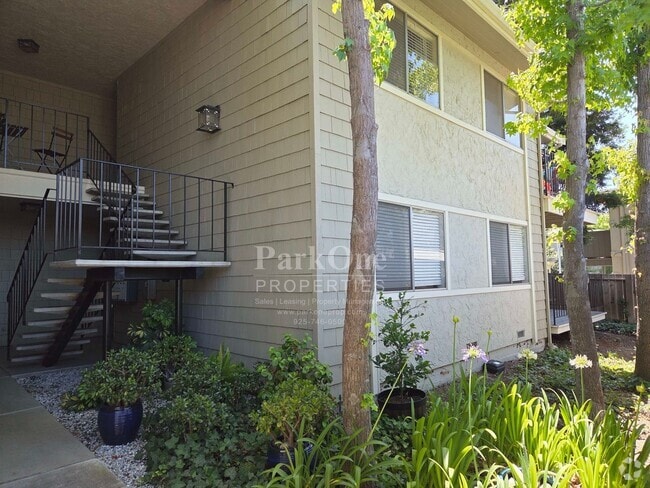 Building Photo - Super Spacious 2 bedroom Condo Unit 1