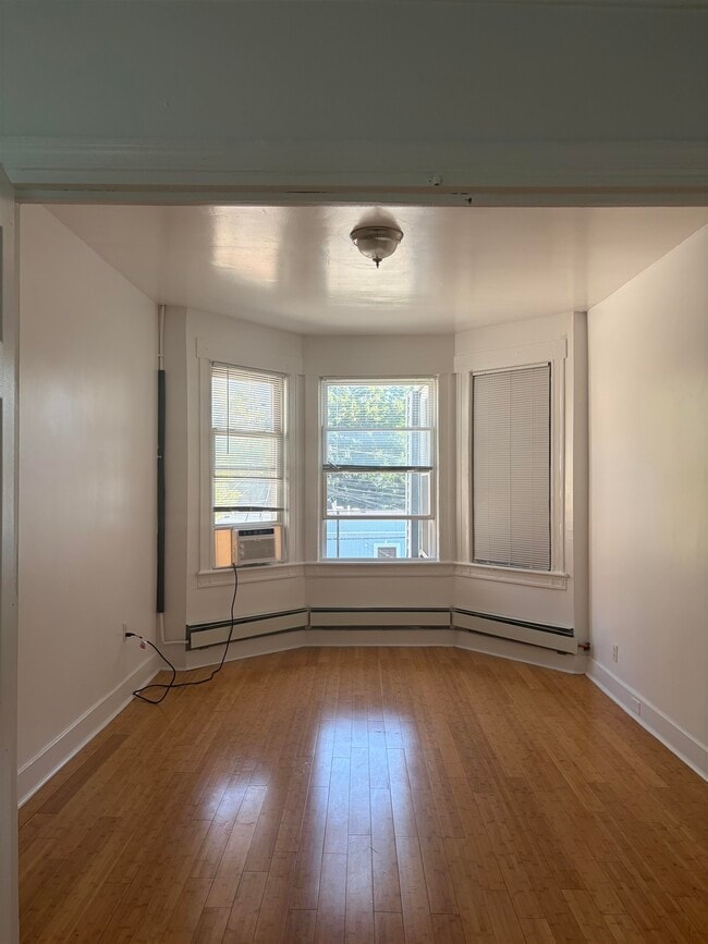 Photo - 347 Union St