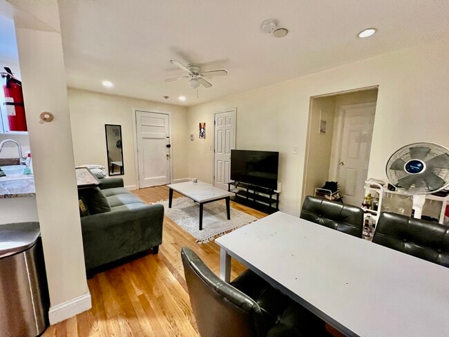 Photo - 62 Egmont St Unit 3