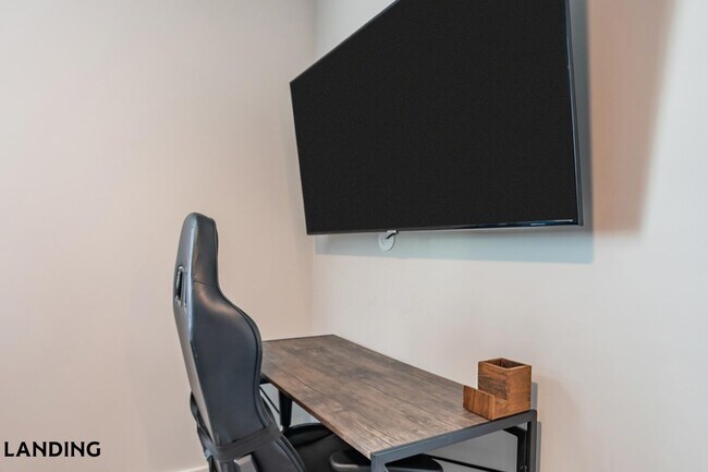 Photo - 1270 Hillcrest Dr Unit 3-3417