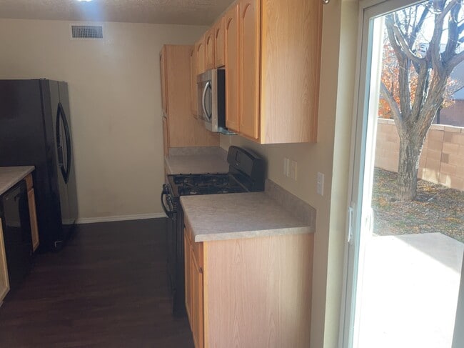 Photo - 3752 Rancher Loop NE