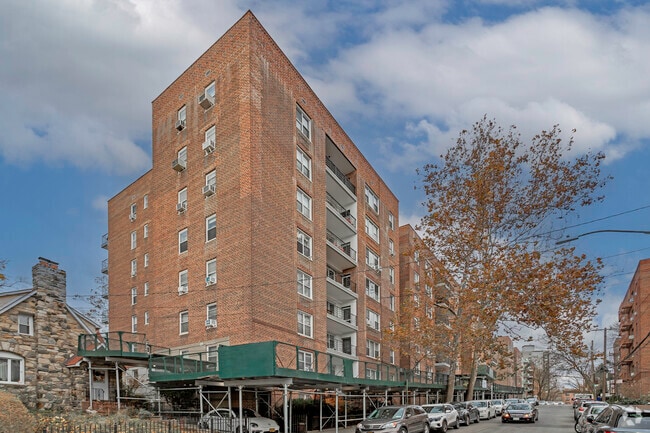 Photo - 3299 Cambridge Ave