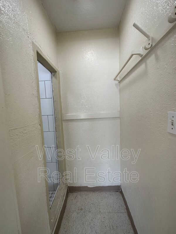 Photo - 725 1/2 Kern St Unit Apt B