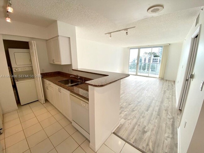Building Photo - 1155 Brickell Bay Dr Unit 607
