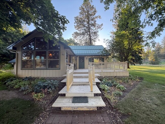 Country Living in Cheney - Country Living in Cheney House