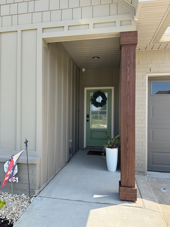 Building Photo - 105 Gilded Ln Rental