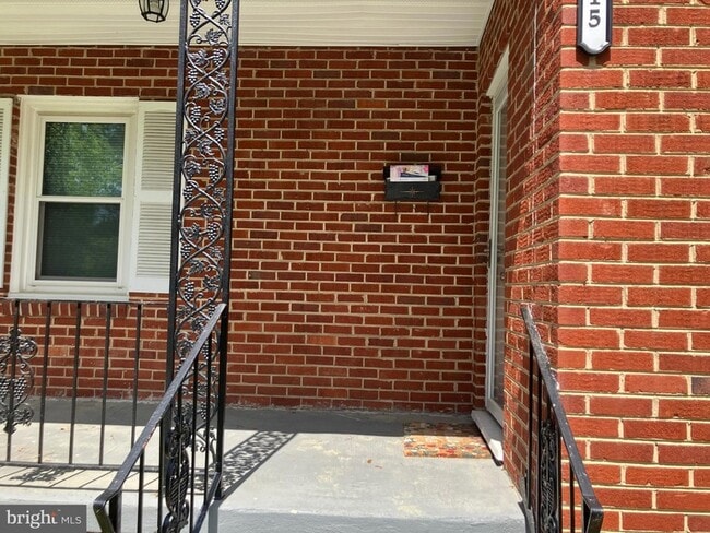Photo - 915 Hampton Rd