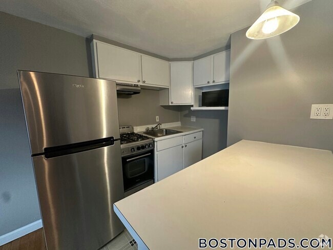 Building Photo - 147 Princeton St Rental