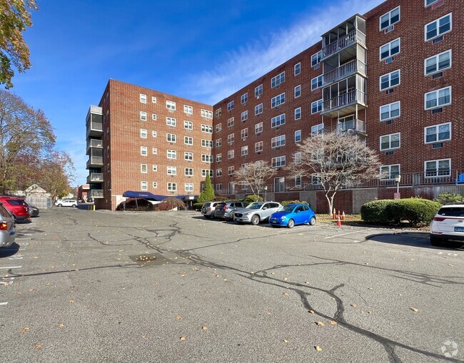 Building Photo - 27 Northill St Unit APT 2C