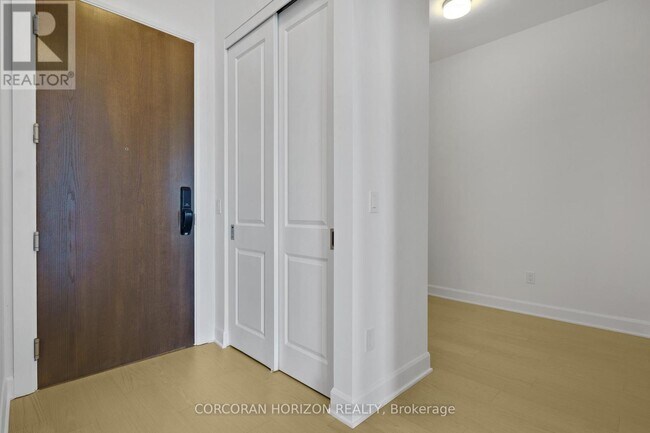 Photo - 3240 William Coltson Ave Unité 2007