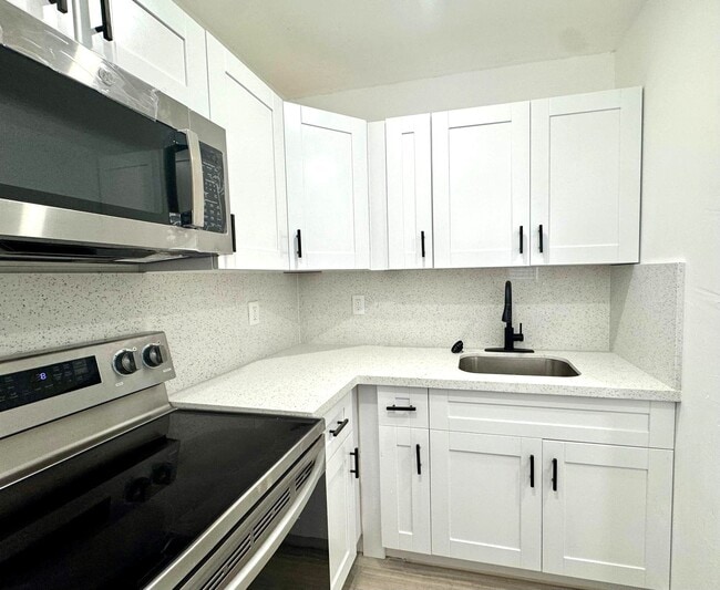 Photo - DANIA POINTE APTS