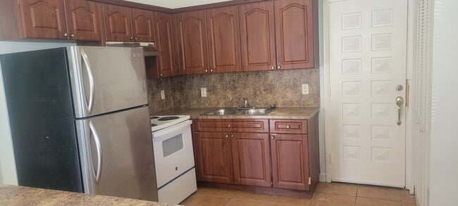 Photo - 71 NW 18th Ave
