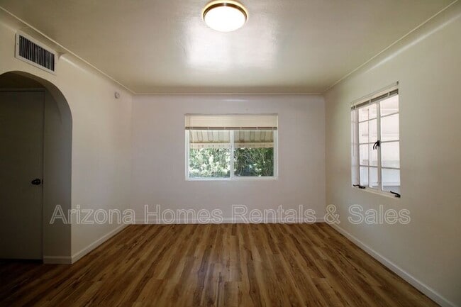 Photo - 3545 N Country Club Rd