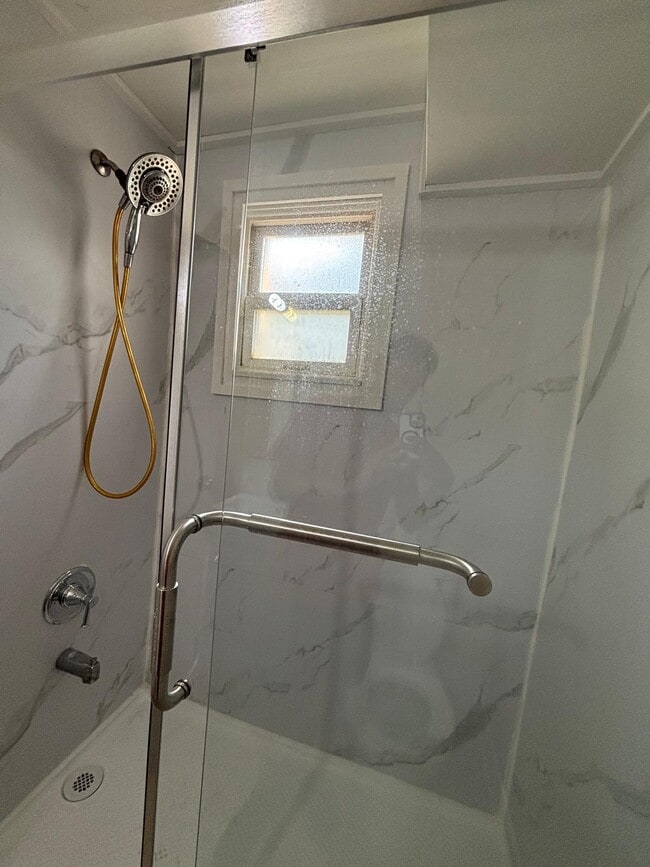 Photo - 85 Centre St W Unité 1 Bed 1 Bath Apartment