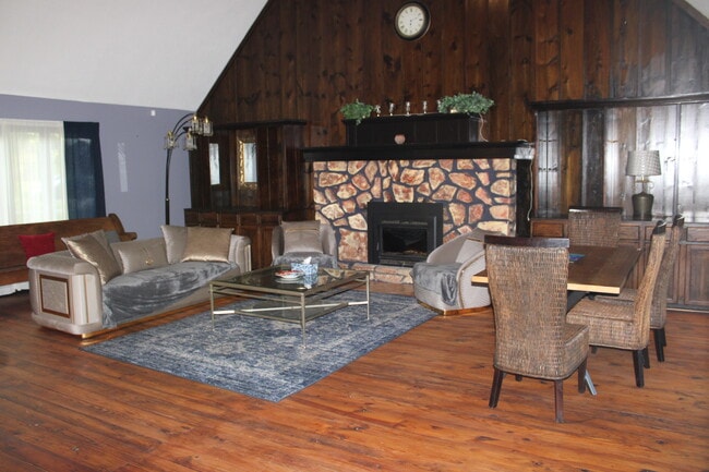 Photo - 2115 Pineshore Ct