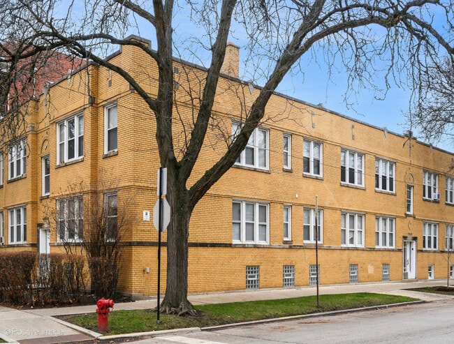 Building Photo - 3508 N Lawndale Ave Unit 2
