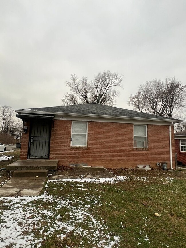 Building Photo - 3030 E 37th St Unit 3702 N Dearborn St