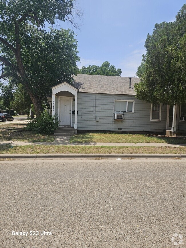 Building Photo - 2202 18th St Rental