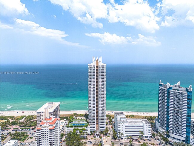 Photo - 6365 Collins Ave Unidad 3011 Rental