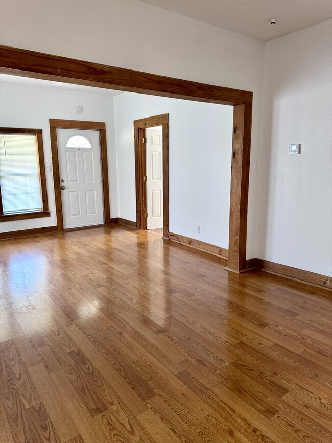 Photo - 311 N Division St