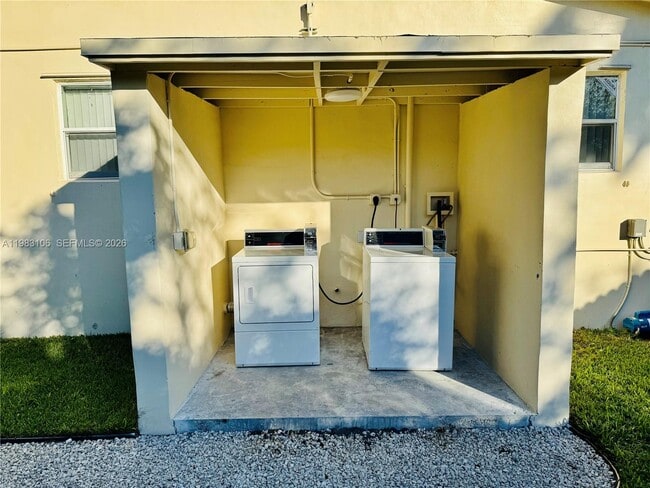 Photo - 609 NW 2nd Ave Unidad 1