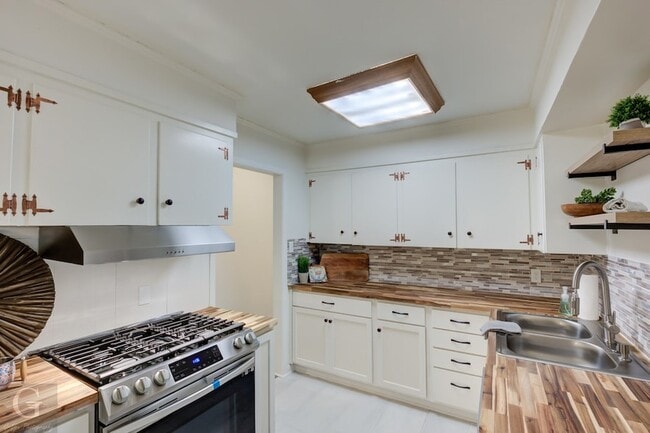 Photo - 9478 Poinsettia Dr