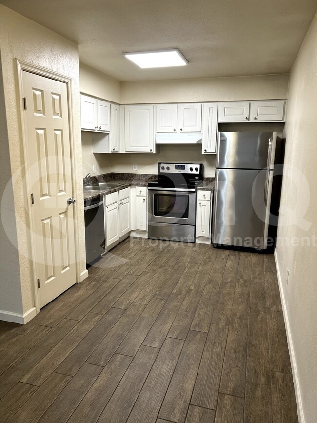 Building Photo - 2719 E Tierra Buena Ln