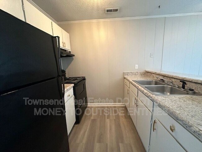 Photo - 5858 Century Oaks Dr