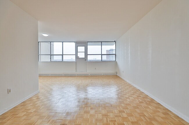 Photo - 2089 Lawrence Av