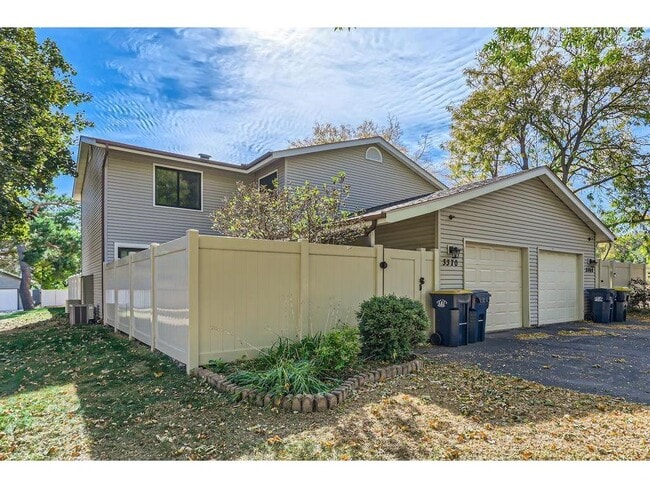 Photo - 3370 Cloman Way