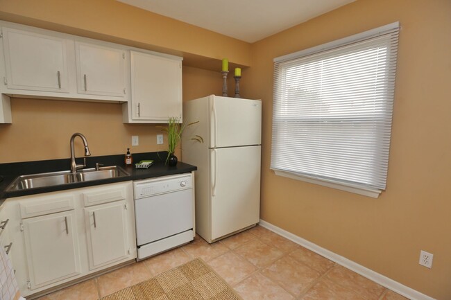 Photo - Amazing 2 Bedroom Townhome in Washington Square! Available 03-06-26! All Appliances Convey!