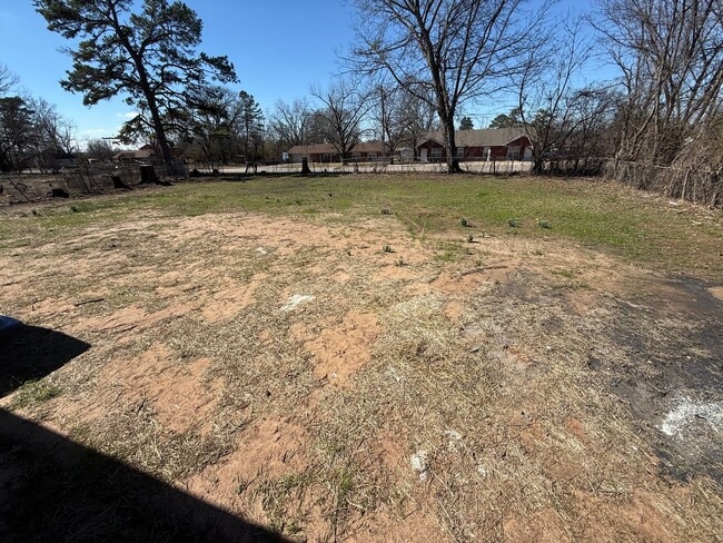 Photo - 3 Bed 2 Bath House with Yard Care Included.