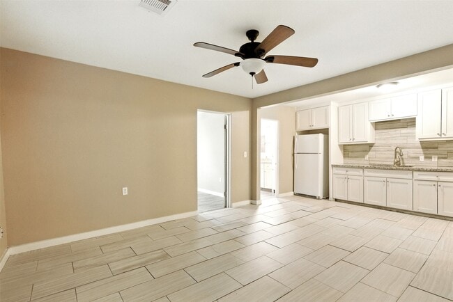 Photo - 1718 N Travis Ave